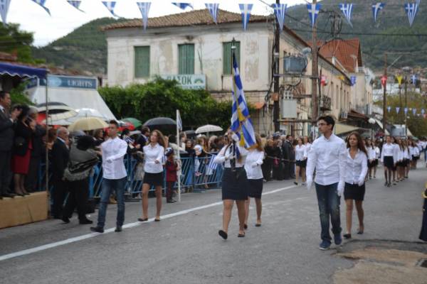 Η παρέλαση της 28ης Οκτωβρίου στην Κυπαρισσία (φωτογραφίες)