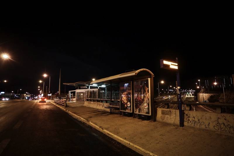 ΙΧ παρέσυρε 6 άτομα σε στάση σε λεωφορείο στην Παλλήνη - Ένας νεκρός
