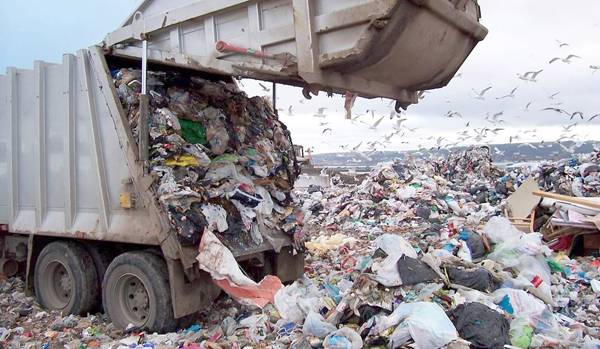 Μετωπική σύγκρουση για τα σκουπίδια της Πελοποννήσου 