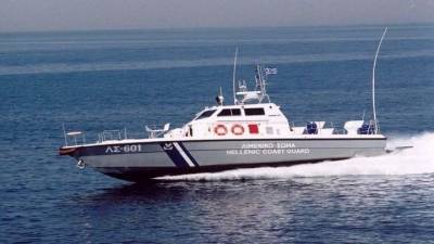 Επιχείρηση διάσωσης αλλοδαπών από το λιμενικό και σύλληψη ενός διακινητή