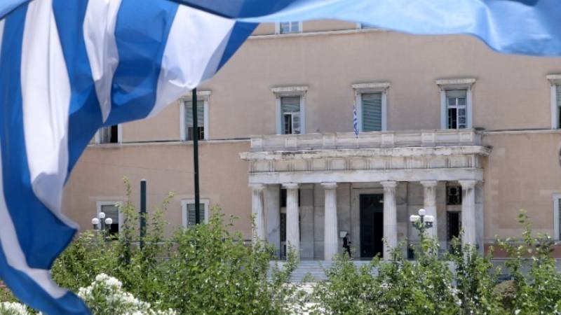 Στην Oλομέλεια η αναθεώρηση του Συντάγματος