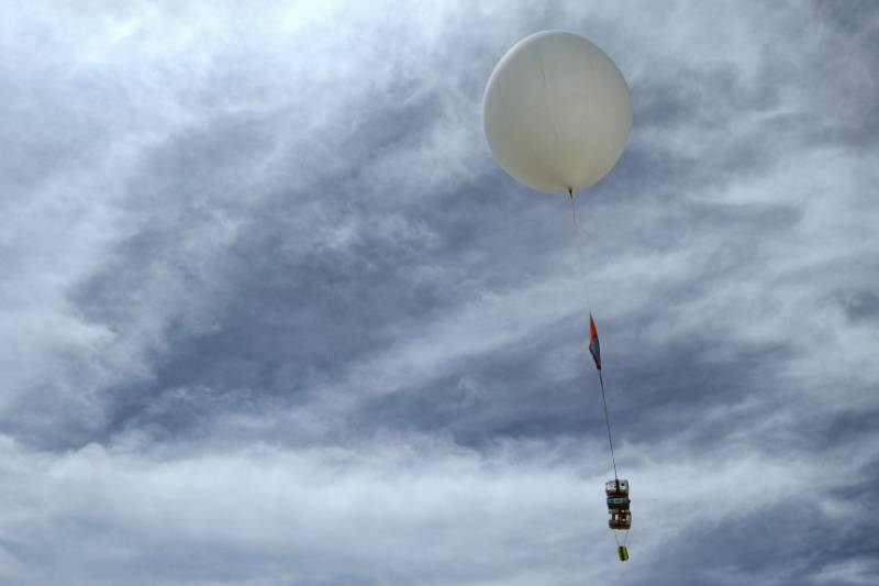 Αναστάτωση από μετεωρολογικό μπαλόνι που έπεσε στον Θερμαϊκό