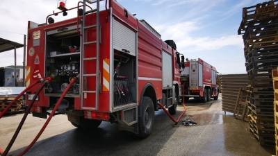 Φωτιά σε καταυλισμό Ρομά στην Παιανία (βίντεο)