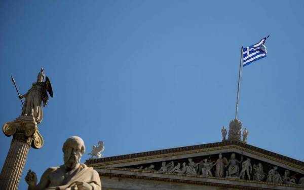 Bloomberg: Η Ελλάδα δεν κατέρρευσε, παρά τις αντίθετες προβλέψεις