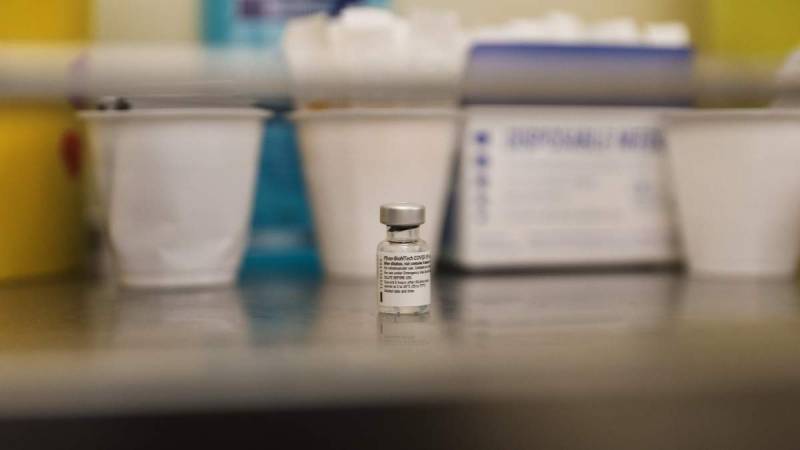 EMA: Ξεκίνησε αξιολόγηση για νέα έκδοση εμβολίου της Pfizer