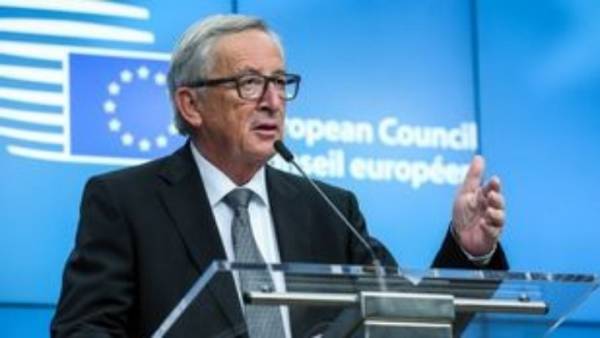 Γιούνκερ: &quot;Η ΕΕ θα προτείνει αλλαγές στον ιταλικό προϋπολογισμό, αν είναι απαραίτητο&quot;