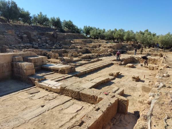 Κοίλο του θεάτρου αποκάλυψε η ανασκαφή στην Αρχαία Θουρία 