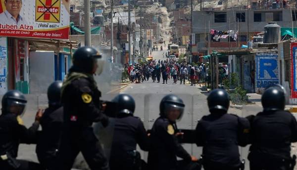 Πολιτική κρίση στο Περού: Eπτά νεκροί στις συγκρούσεις