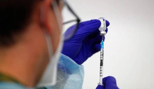 Γερμανία: Νέα δόση εμβολίου για τους ηλικιωμένους ζητεί ο υπουργός Υγείας