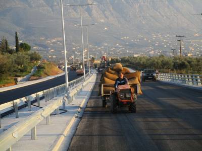 Τρακτέρ στον περιφερειακό 