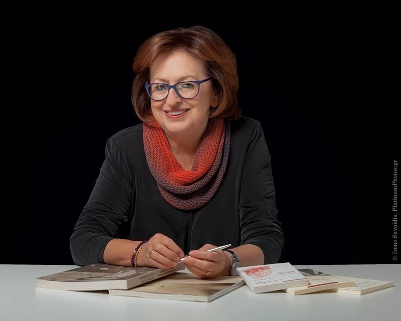 Η φιλόλογος Μαρία Στασινοπούλου στην "Ε": «Η ποίηση είναι η εφηβική “ασθένεια” των ανθρώπων»