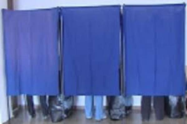 Διεργασίες στη σκιά «τριπλών εκλογών»