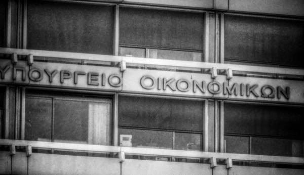 ΑΕΠ: &quot;Κουαρτέτο&quot; απειλών για την οικονομία – Προτάσεις για γενναία μέτρα και όχι για φρένο στα &quot;λουκέτα&quot;