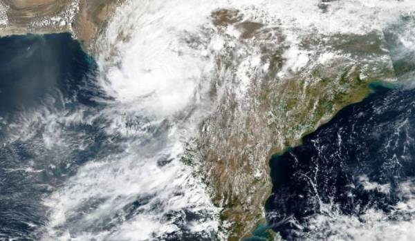 Νέος κυκλώνας σχηματίζεται πάνω από τις ανατολικές ακτές της Ινδίας