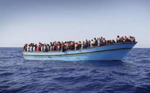 Προς Ιταλία οδεύει το σκάφος με τους 200 μετανάστες, που εντοπίστηκε ανοιχτά της Πύλου