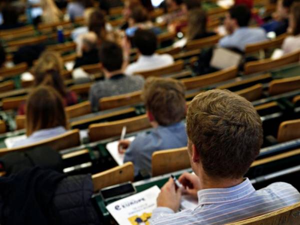 Φοιτητικό επίδομα: Ξεκίνησαν οι αιτήσεις για τα 1.000 ευρώ - Τα κριτήρια, οι δικαιούχοι