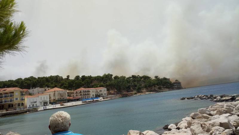 Μεγάλη πυρκαγιά στο Κάστρο της Πύλου: Κινδυνεύει ο αρχαιολογικός χώρος