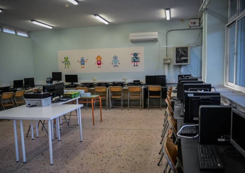 Λουκέτο σε 100 σχολεία μέσα σε 3 χρόνια: Η υπογεννητικότητα αδειάζει τις σχολικές αίθουσες (Βίντεο)