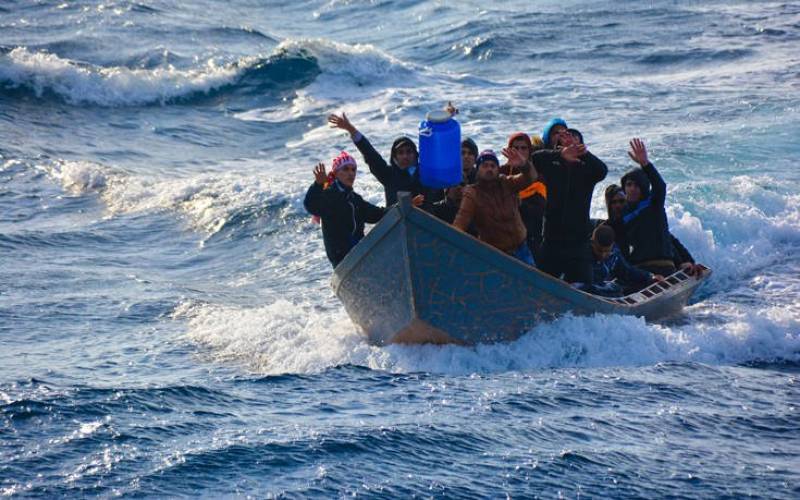 Τέσσερις νεκροί από τη βύθιση σκάφους με μετανάστες ανοικτά της Σμύρνης