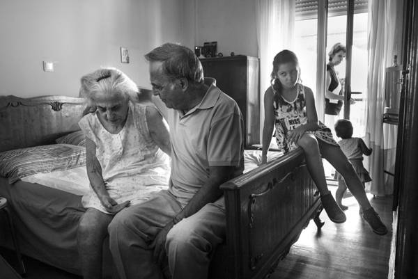 «Οικογενειακές υποθέσεις» - Εκθεση φωτογραφίας του Καλαματιανού Βασίλη Πουλαρίκα