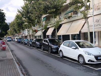 Σημεία εξυπηρέτησης πολιτών ή πάρκινγκ ταξί;