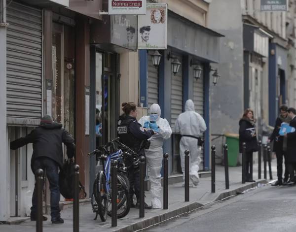 Συνεχίζονται οι έρευνες για να προσδιοριστούν τα κίνητρα του δράστη των φονικών πυρών στο Παρίσι