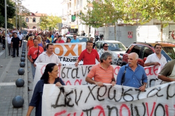 &quot;Παρέλαση&quot; απορριμματοφόρων στην απεργιακή συγκέντρωση 