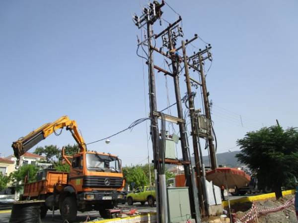 Εργασίες αύξησης ισχύος του ηλεκτρικού ρεύματος στο Ιστορικό Κέντρο της Καλαμάτας (βίντεο)