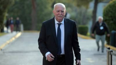 Το τελευταίο αντίο στον Γιώργο Παπαδάκη στο αποτεφρωτήριο Ριτσώνας