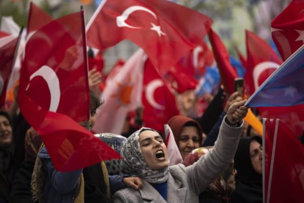 Άρχισε η ψηφοφορία των Τούρκων του εξωτερικού για το δεύτερο γύρο των προεδρικών εκλογών