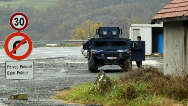 Κόσοβο: Σέρβοι στήνουν οδοφράγματα για να αποκλείσουν την κυκλοφορία