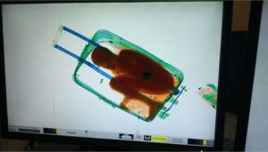 Ισπανία: Το &quot;αγόρι της βαλίτσας&quot; ξαναβρέθηκε με τη μητέρα του
