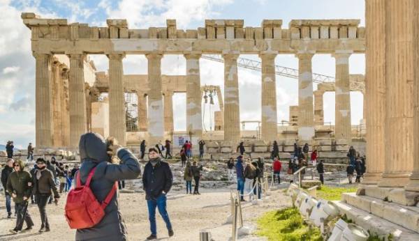 Η Αθήνα γίνεται και χειμερινός προορισμός - Επεκτείνεται η τουριστική σεζόν