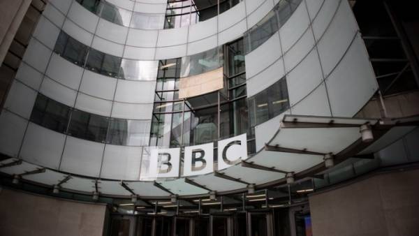 «Black-out» στο BBC μετά την κατακραυγή για την απομάκρυνση Λίνεκερ