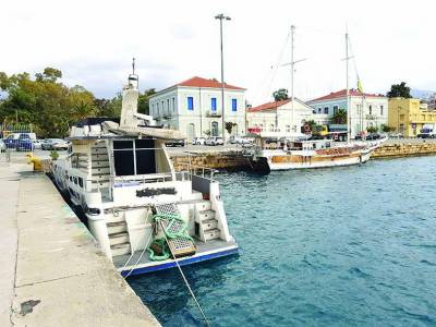 Πάρκινγκ κατασχεμένων το λιμάνι της Καλαμάτας λόγω γραφειοκρατικών αγκυλώσεων