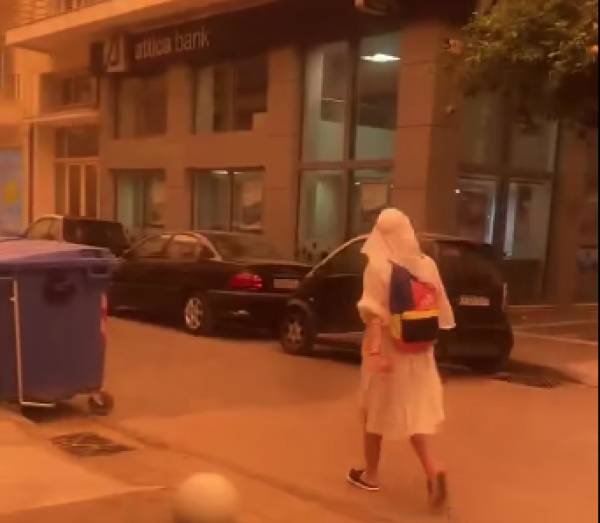Viral o Καλαματιανός... Αραβας που βόλταρε εν μέσω αφρικανικής σκόνης (βίντεο)
