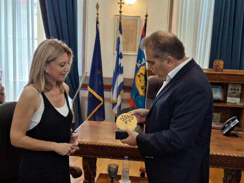 Η Μαρία Καρυστιανού στο δήμαρχο Καλαμάτας