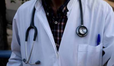 Καλαμάτα: Διαμαρτυρία υγειονομικών που τέθηκαν σε αναστολή λόγω άρνησης εμβολιασμού