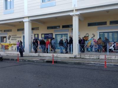 Συνωστισμός στο γραφείο του Κτηματολογίου στην Κυπαρισσία