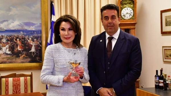 Από το Ναύπλιο άρχισε τις επαφές της με τους δήμους η πρόεδρος της «Ελλάδα 2021» Γιάννα Αγγελοπούλου