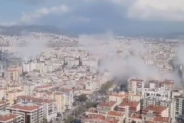 Η στιγμή του σεισμού από την Τουρκία - Επεσαν κτίρια στη Σμύρνη (Βίντεο)