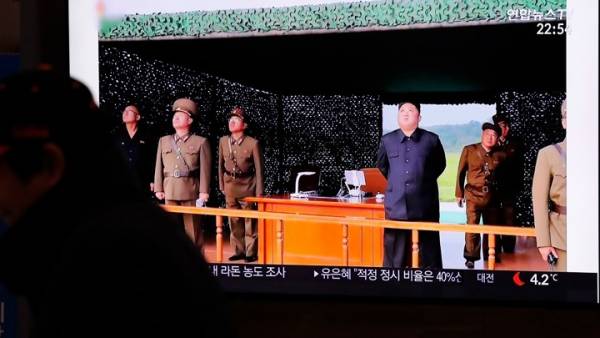 Η Βόρεια Κορέα ανακοινώνει ότι εκτόξευσε δοκιμαστικά υπερηχητικό πύραυλο