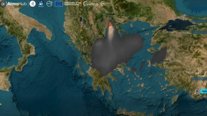 AtmoHub: Πυκνοί καπνοί επηρέασαν μεγάλο τμήμα της Θεσσαλονίκης λόγω της φωτιάς στο Ωραιόκαστρο