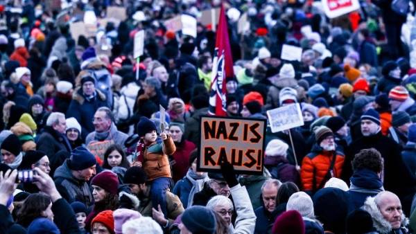 Γερμανία: Εκατοντάδες χιλιάδες διαδήλωσαν κατά της ακροδεξιάς (βίντεο)