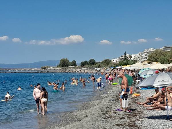 Κορυφώνεται η τουριστική κίνηση εν όψει Δεκαπενταύγουστου - Το αδιαχώρητο  στις παραλίες