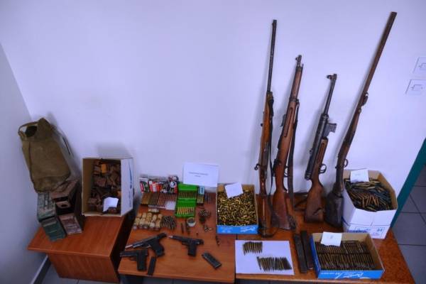 Σέρρες: Εκρυβε ολόκληρο οπλοστάσιο στο σπίτι του