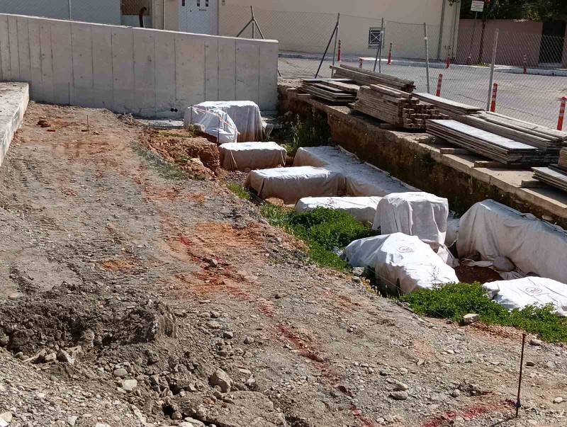 Νέα παράταση για τα αρχαία στην πλατεία Υπαπαντής