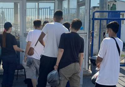 Κυρίως ανήλικοι βρίσκονται ανάμεσα στους 29 διασωθέντες από δουλεμπορικό σκάφος που εντοπίστηκε ανοικτά της Πύλου