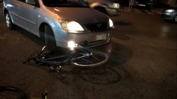 Τραυματισμός ποδηλάτη από σύγκρουση με αυτοκίνητο στην Παραλία της Καλαμάτας
