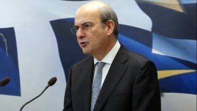 Κ. Χατζηδάκης: Οι μειώσεις στα καύσιμα θα περάσουν απευθείας στην τσέπη του καταναλωτή